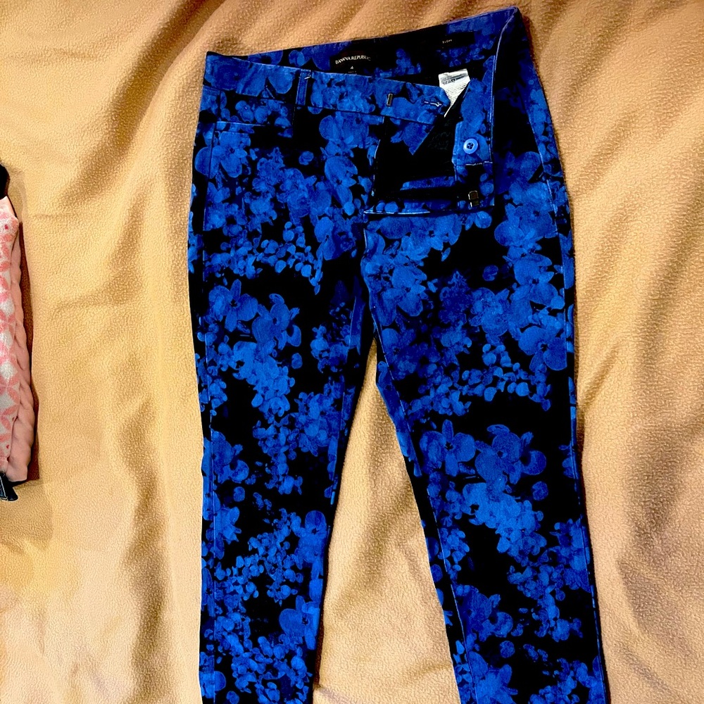 Black with blue pattern crop pants
